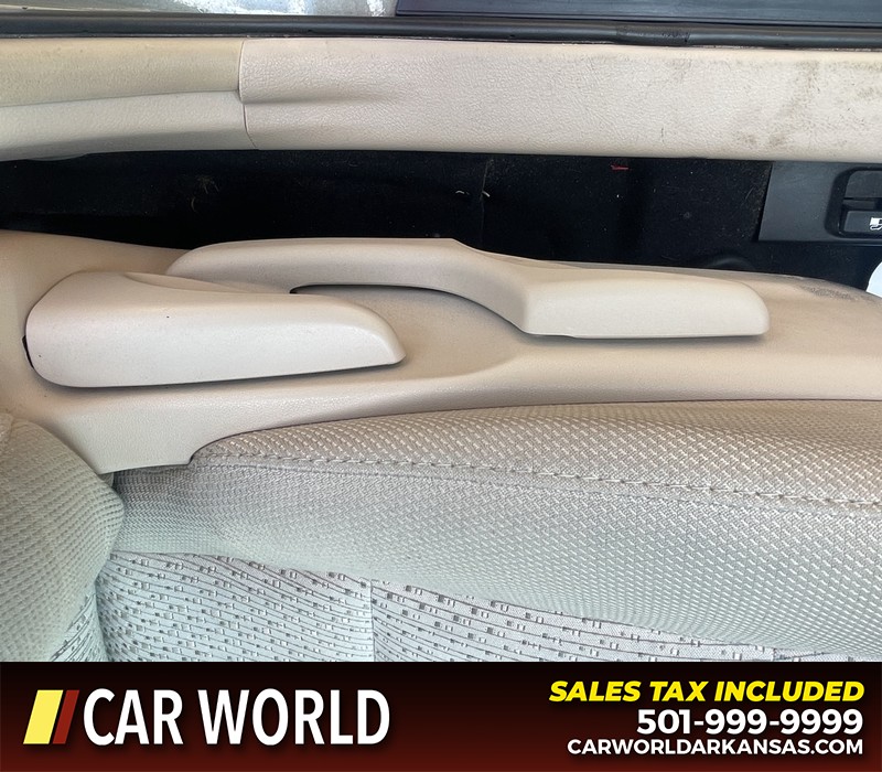 Toyota Camry Vehicle Full-screen Gallery Image 18