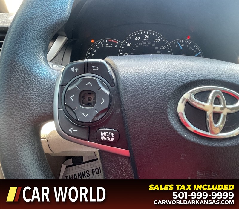 Toyota Camry Vehicle Full-screen Gallery Image 22