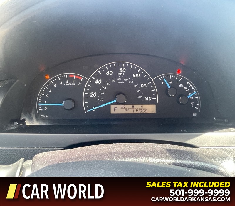 Toyota Camry Vehicle Full-screen Gallery Image 24