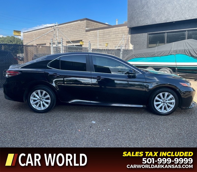 Toyota Camry Vehicle Full-screen Gallery Image 2