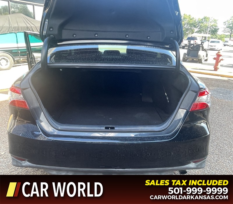 Toyota Camry Vehicle Full-screen Gallery Image 5