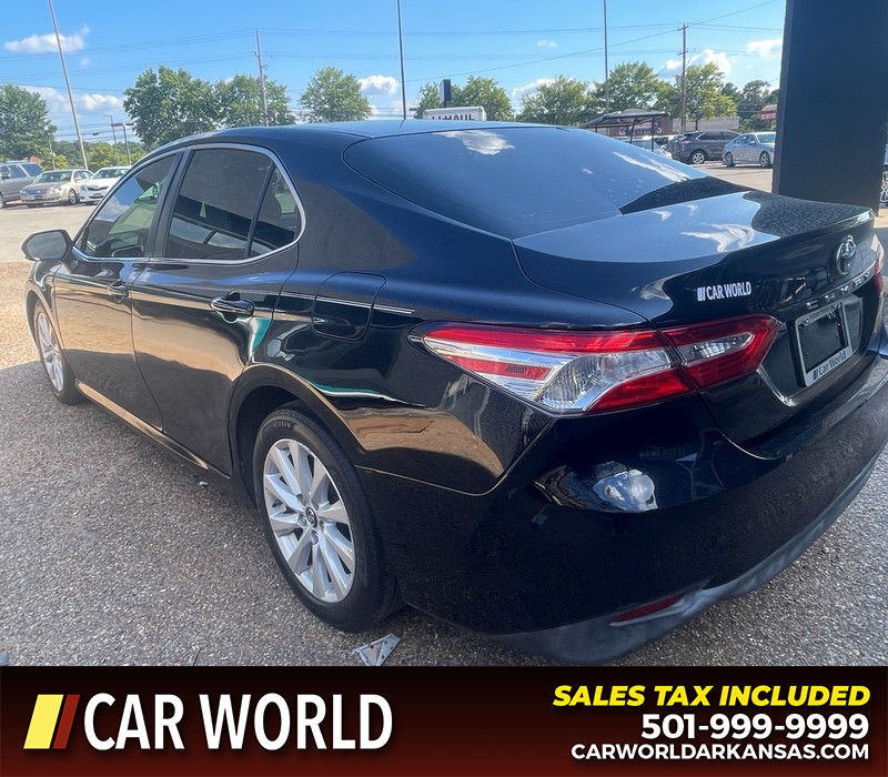 Toyota Camry Vehicle Full-screen Gallery Image 6