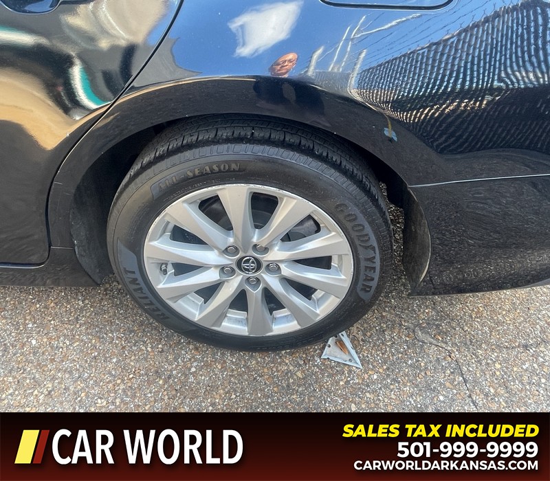 Toyota Camry Vehicle Full-screen Gallery Image 7