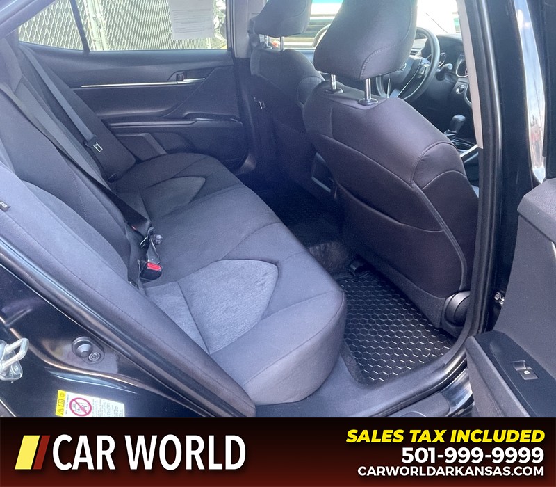 Toyota Camry Vehicle Full-screen Gallery Image 10