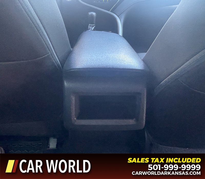 Toyota Camry Vehicle Full-screen Gallery Image 11