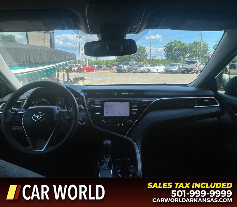 Toyota Camry Vehicle Full-screen Gallery Image 12