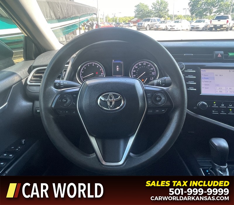 Toyota Camry Vehicle Full-screen Gallery Image 13