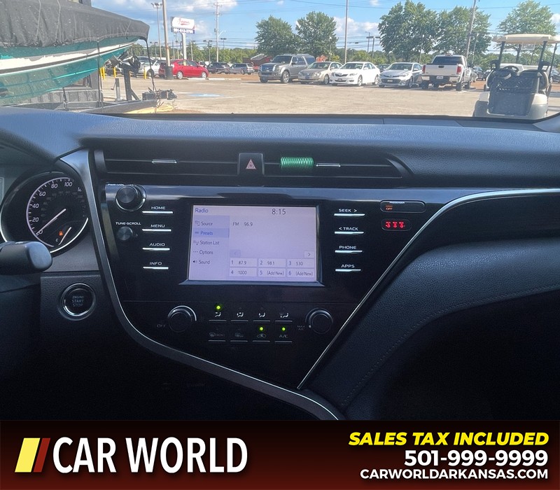 Toyota Camry Vehicle Full-screen Gallery Image 14