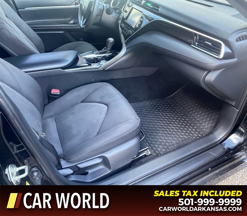 Toyota Camry Vehicle Full-screen Gallery Image 16