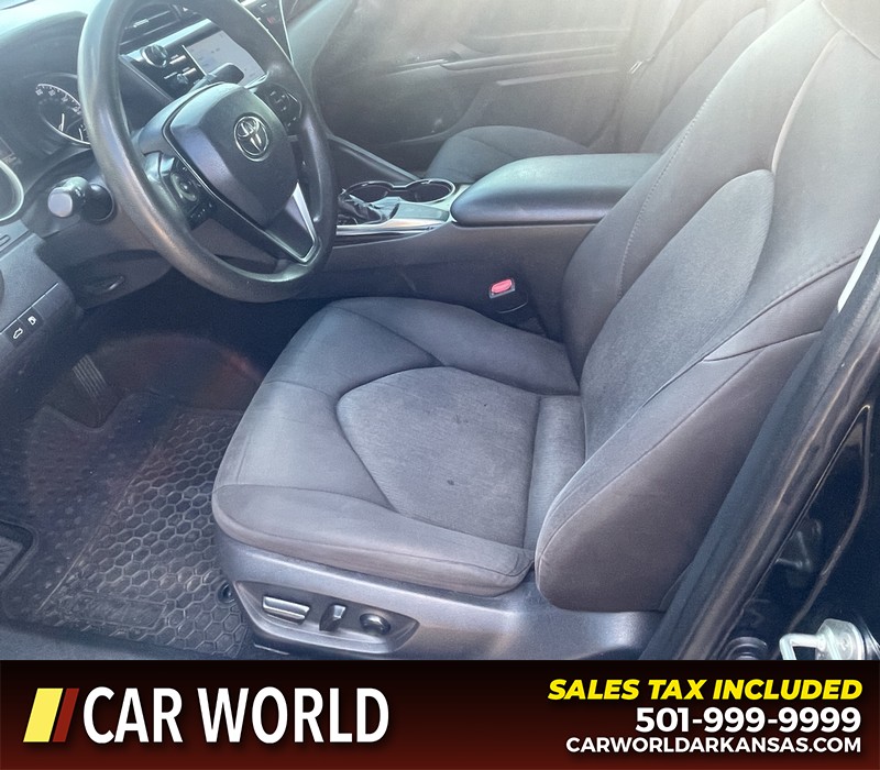 Toyota Camry Vehicle Full-screen Gallery Image 17