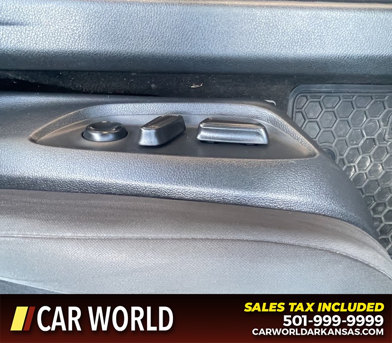 Toyota Camry Vehicle Full-screen Gallery Image 18