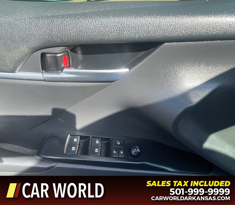 Toyota Camry Vehicle Full-screen Gallery Image 19