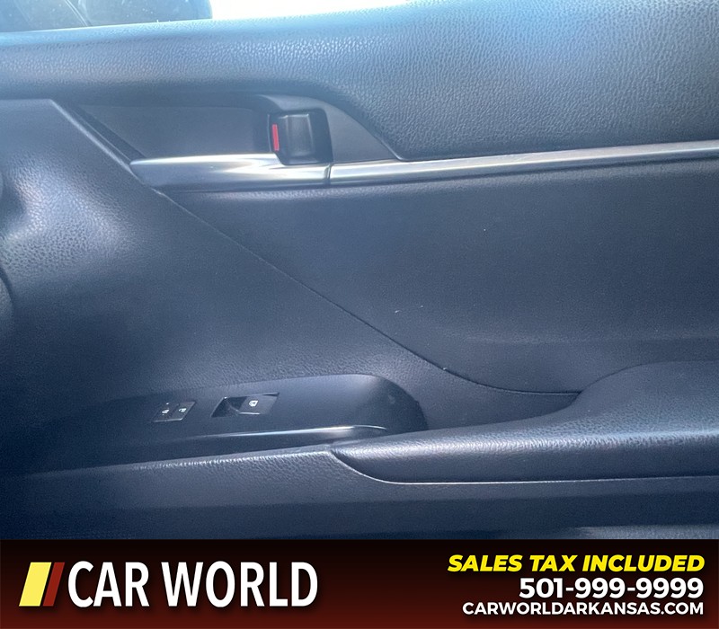 Toyota Camry Vehicle Full-screen Gallery Image 20