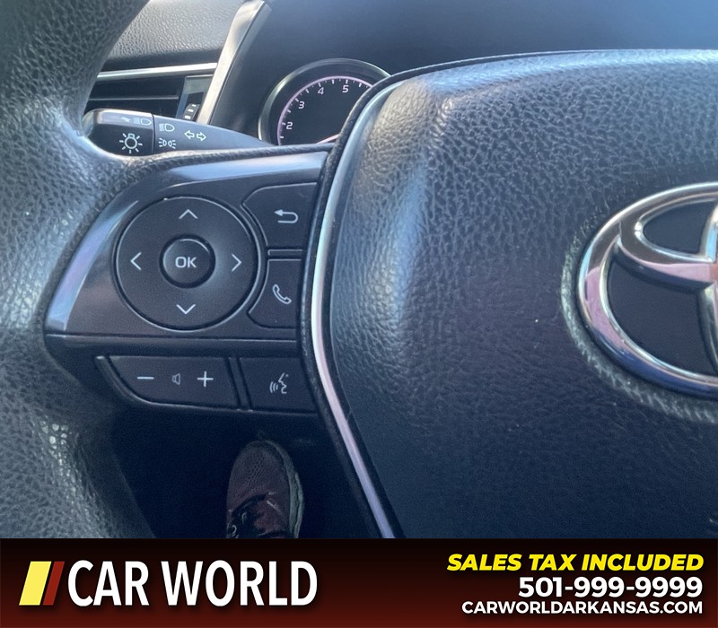 Toyota Camry Vehicle Full-screen Gallery Image 22