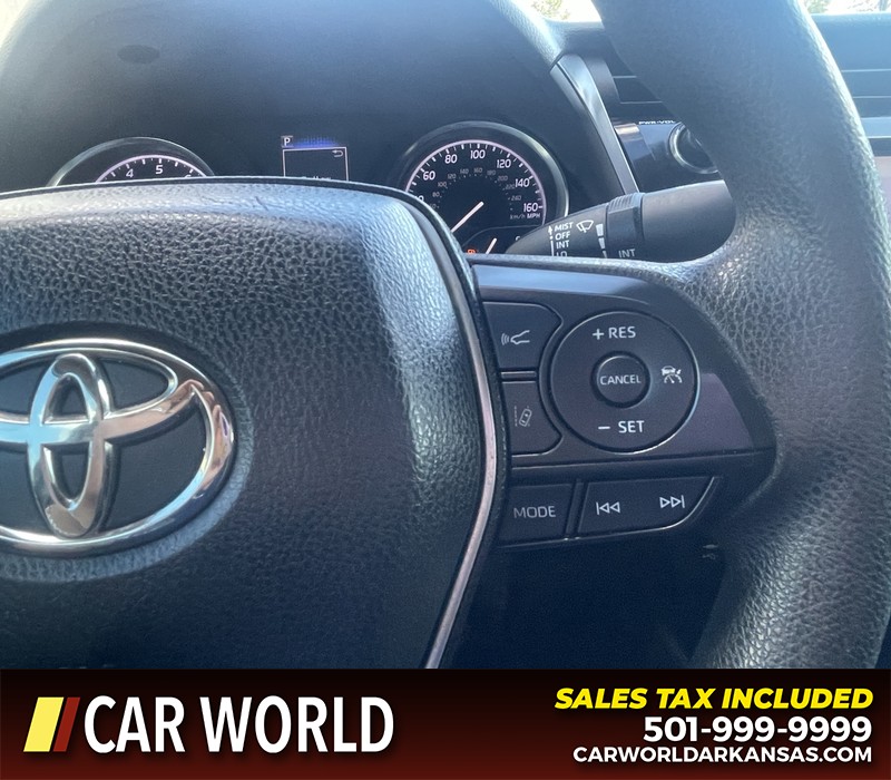 Toyota Camry Vehicle Full-screen Gallery Image 23