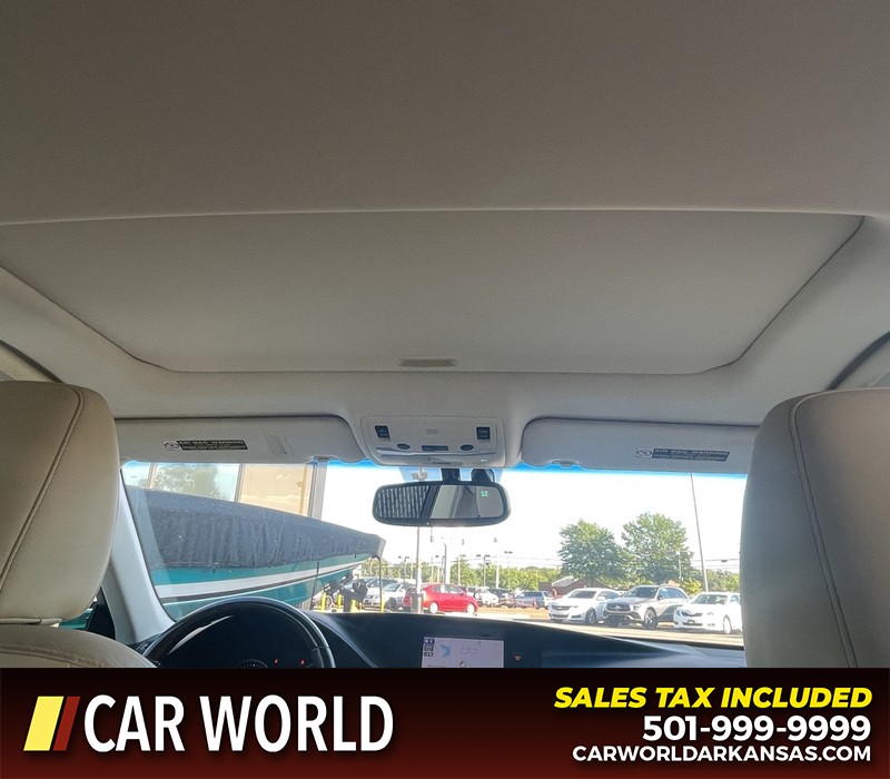 Lexus ES 350 Vehicle Full-screen Gallery Image 12