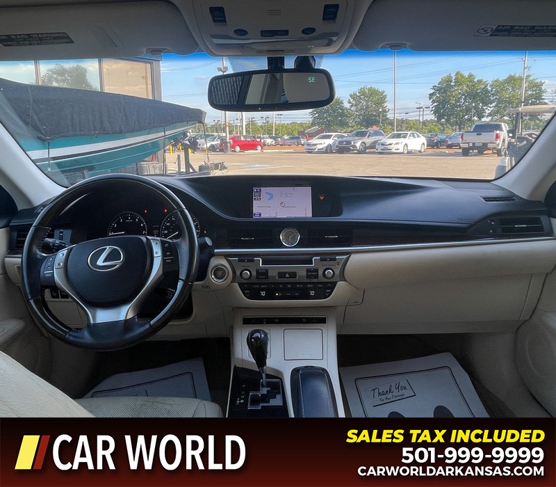 Lexus ES 350 Vehicle Full-screen Gallery Image 13