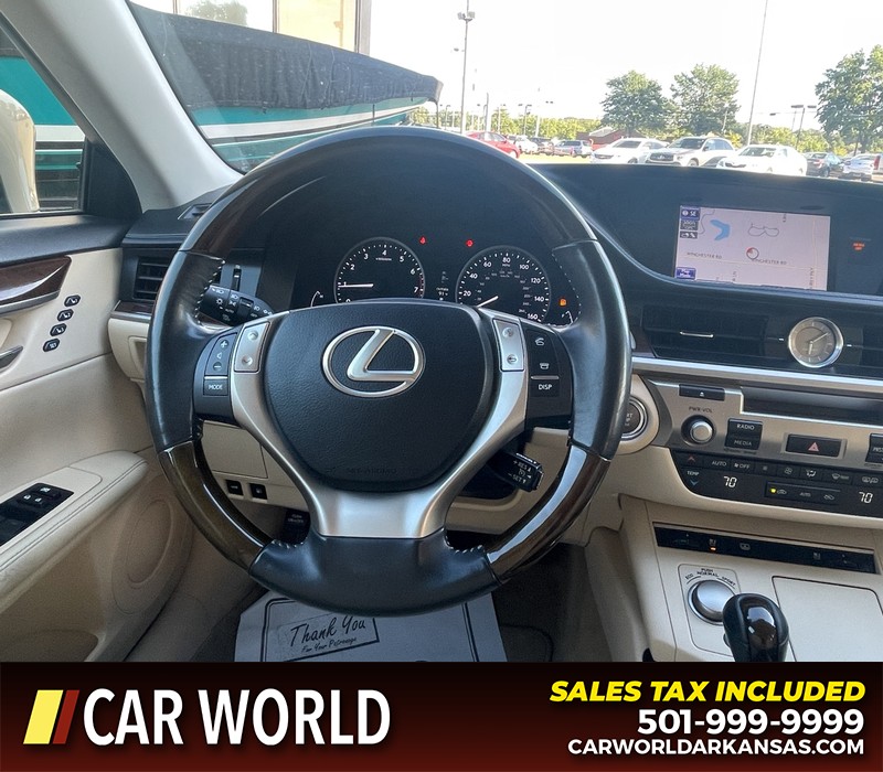 Lexus ES 350 Vehicle Full-screen Gallery Image 14