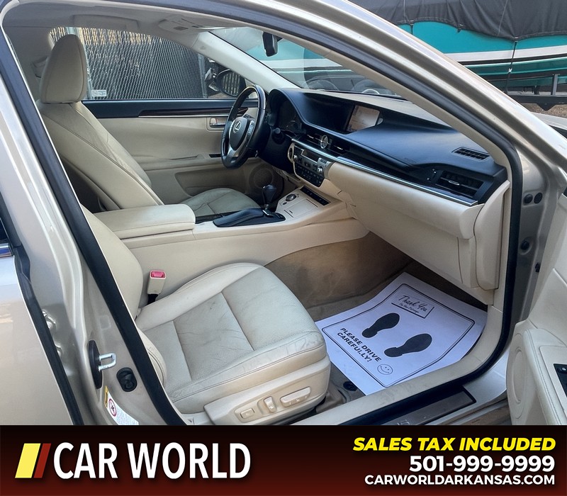 Lexus ES 350 Vehicle Full-screen Gallery Image 17