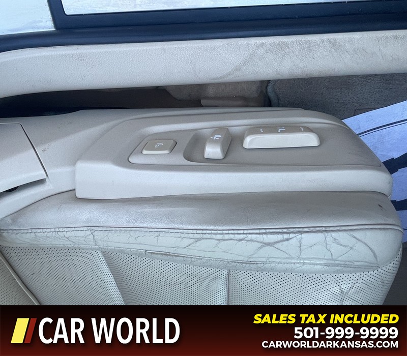 Lexus ES 350 Vehicle Full-screen Gallery Image 19