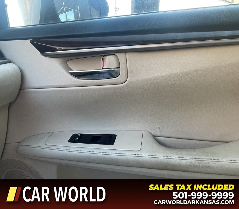 Lexus ES 350 Vehicle Full-screen Gallery Image 21