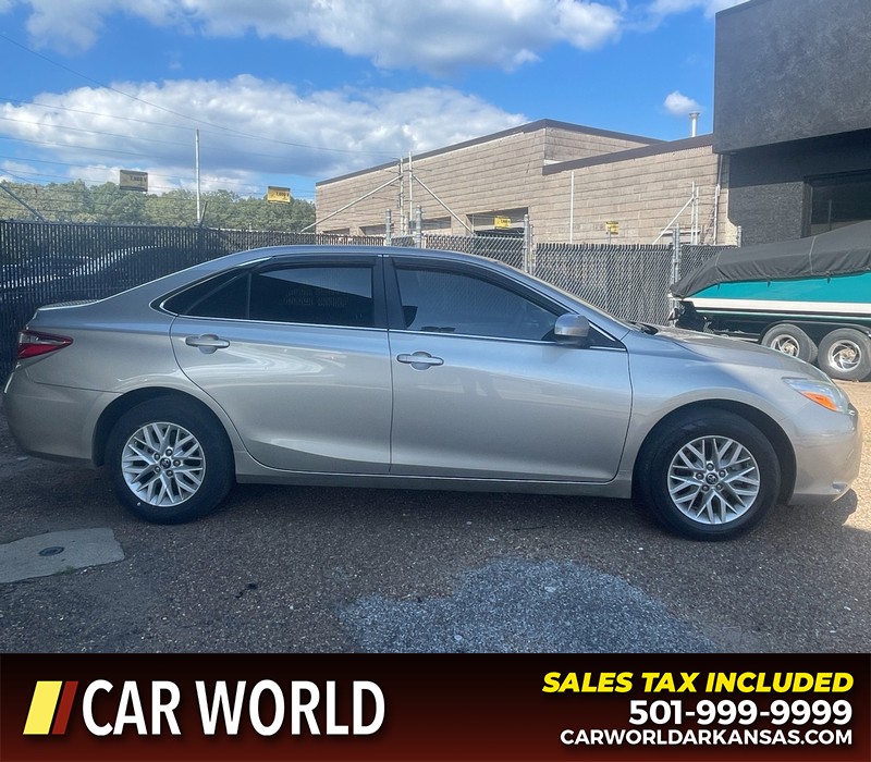 Toyota Camry Vehicle Full-screen Gallery Image 2