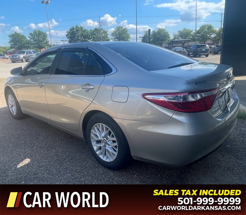 Toyota Camry Vehicle Full-screen Gallery Image 5