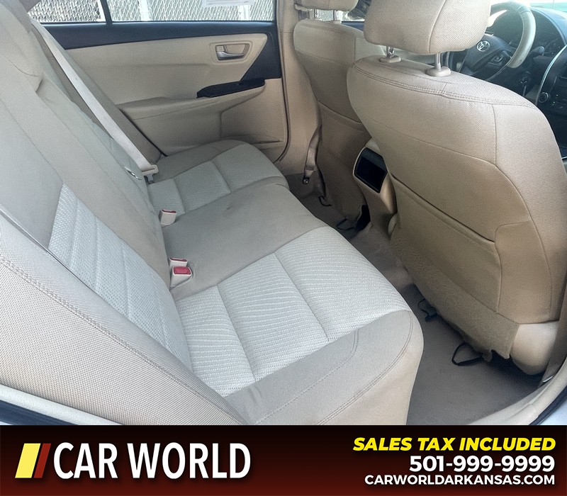 Toyota Camry Vehicle Full-screen Gallery Image 9