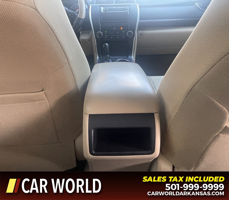 Toyota Camry Vehicle Full-screen Gallery Image 10