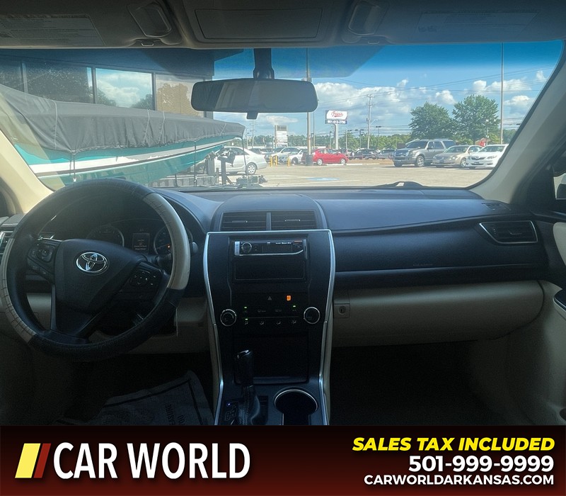 Toyota Camry Vehicle Full-screen Gallery Image 11