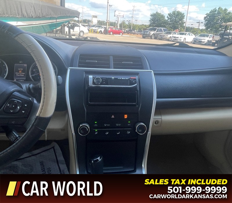 Toyota Camry Vehicle Full-screen Gallery Image 13