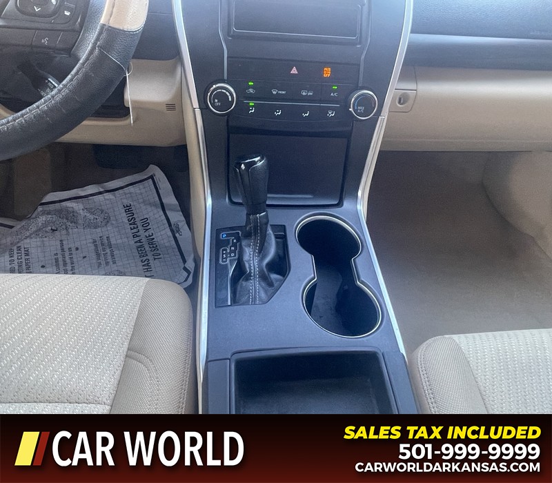 Toyota Camry Vehicle Full-screen Gallery Image 14