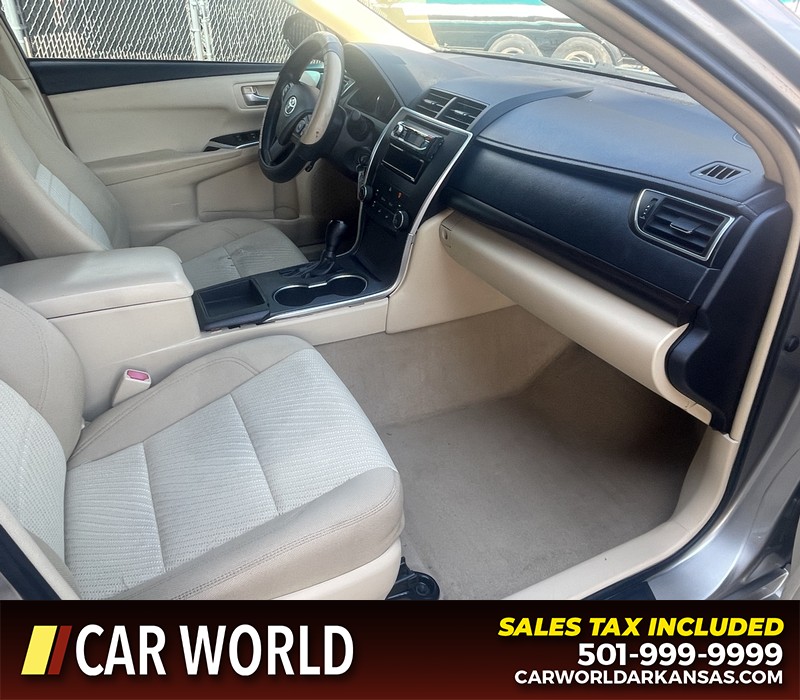 Toyota Camry Vehicle Full-screen Gallery Image 15