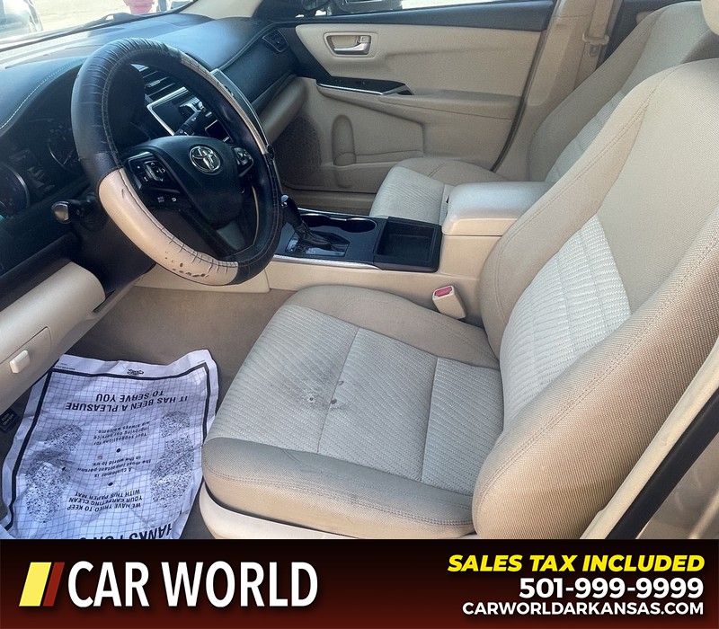 Toyota Camry Vehicle Full-screen Gallery Image 16