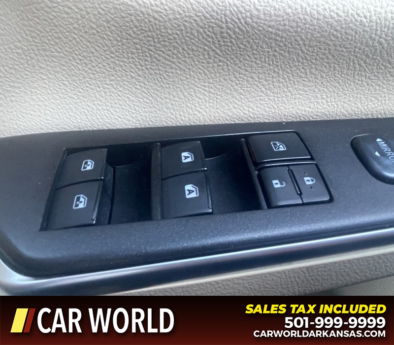 Toyota Camry Vehicle Full-screen Gallery Image 18