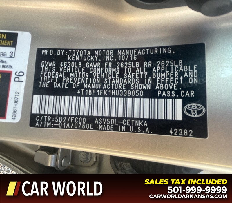 Toyota Camry Vehicle Full-screen Gallery Image 19