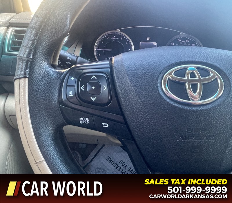 Toyota Camry Vehicle Full-screen Gallery Image 20
