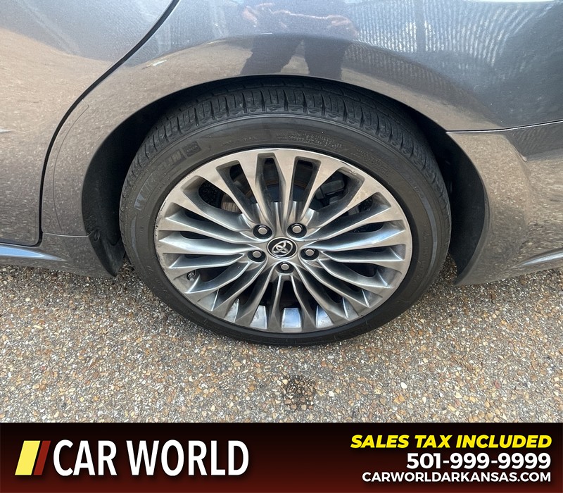 Toyota Avalon Vehicle Full-screen Gallery Image 7