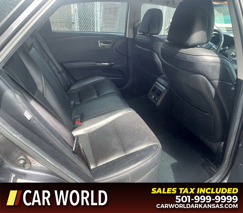 Toyota Avalon Vehicle Full-screen Gallery Image 10
