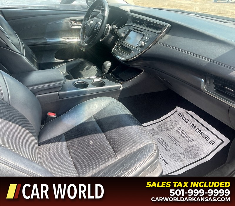 Toyota Avalon Vehicle Full-screen Gallery Image 17