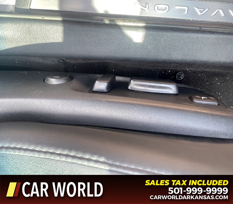 Toyota Avalon Vehicle Full-screen Gallery Image 20