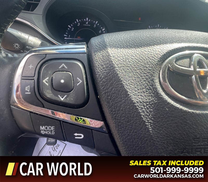 Toyota Avalon Vehicle Full-screen Gallery Image 24