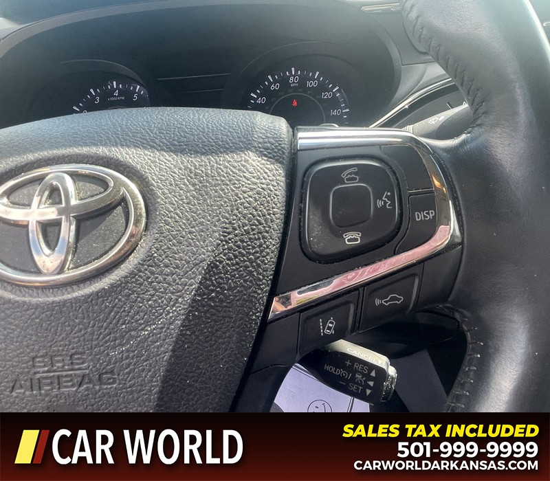 Toyota Avalon Vehicle Full-screen Gallery Image 25