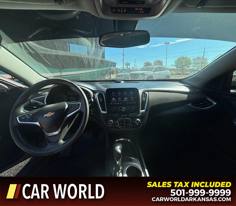 Chevrolet Malibu Vehicle Full-screen Gallery Image 12