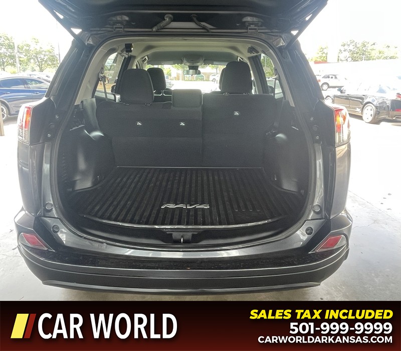 Toyota RAV4 Vehicle Full-screen Gallery Image 5