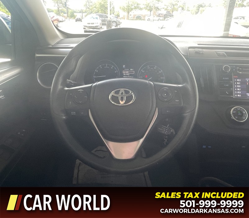 Toyota RAV4 Vehicle Full-screen Gallery Image 12