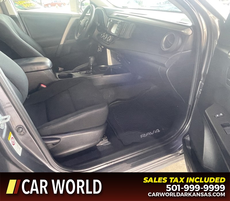 Toyota RAV4 Vehicle Full-screen Gallery Image 15