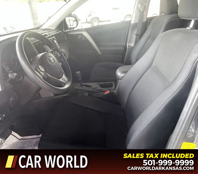 Toyota RAV4 Vehicle Full-screen Gallery Image 16