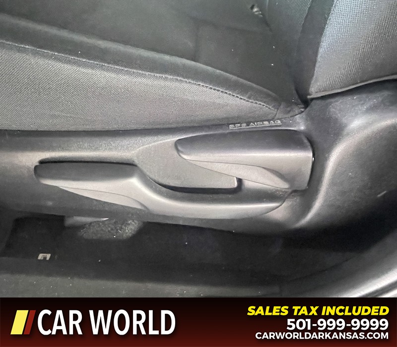 Toyota RAV4 Vehicle Full-screen Gallery Image 17