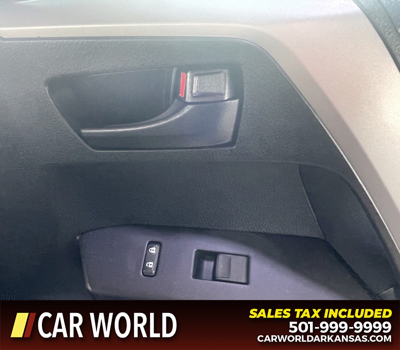 Toyota RAV4 Vehicle Full-screen Gallery Image 19